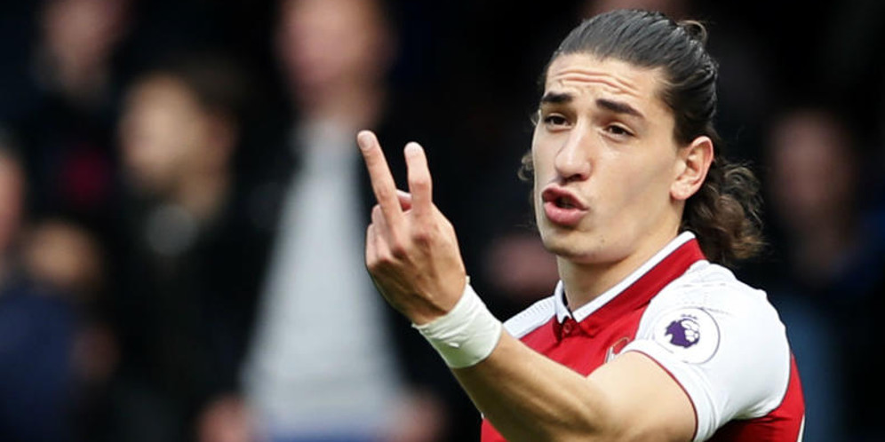 Bellerin Selingkuh dari Adidas